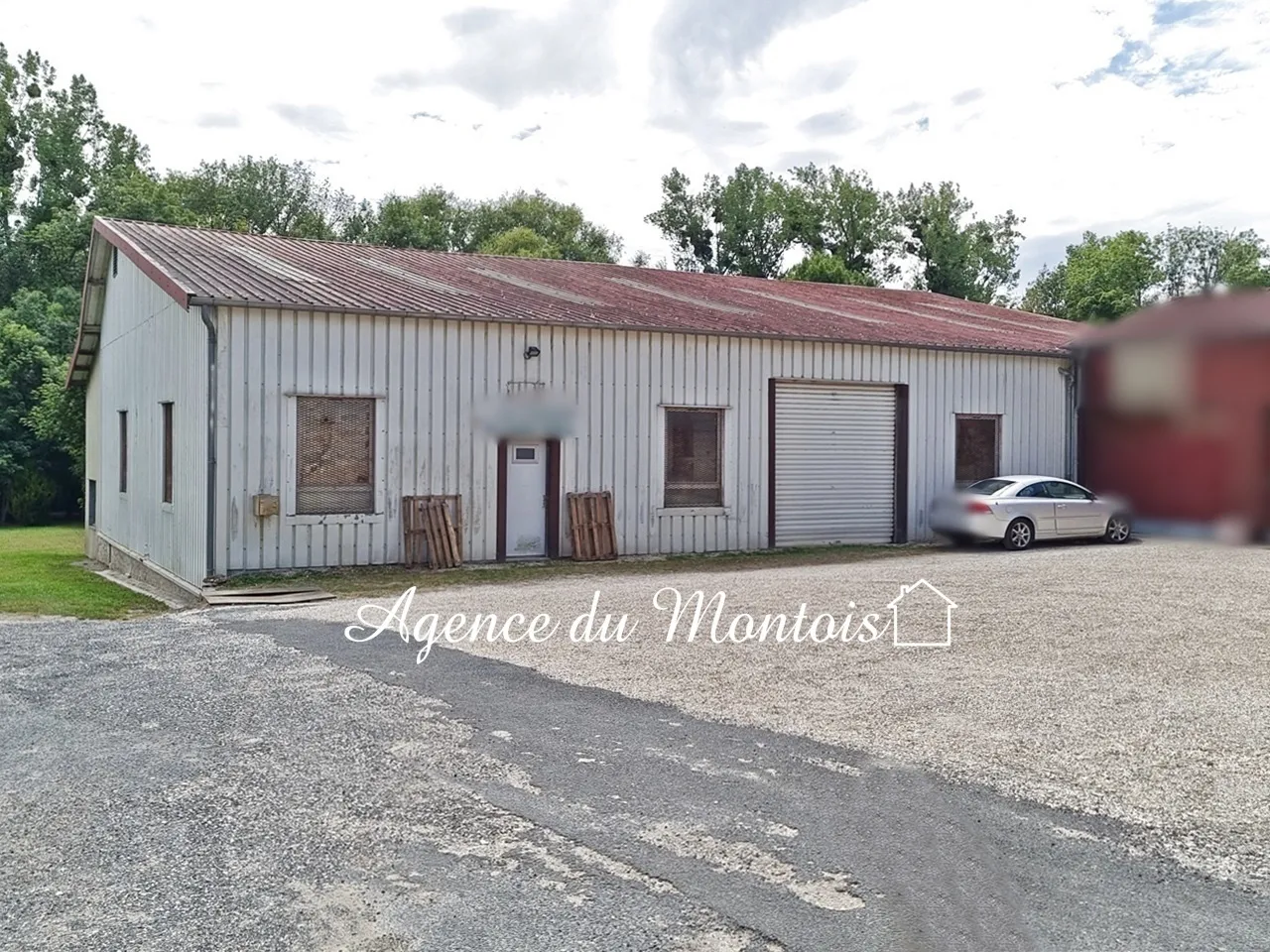 À vendre : Bâtiment industriel de 440 m² entre Bray et Nogent - 128 000 € 