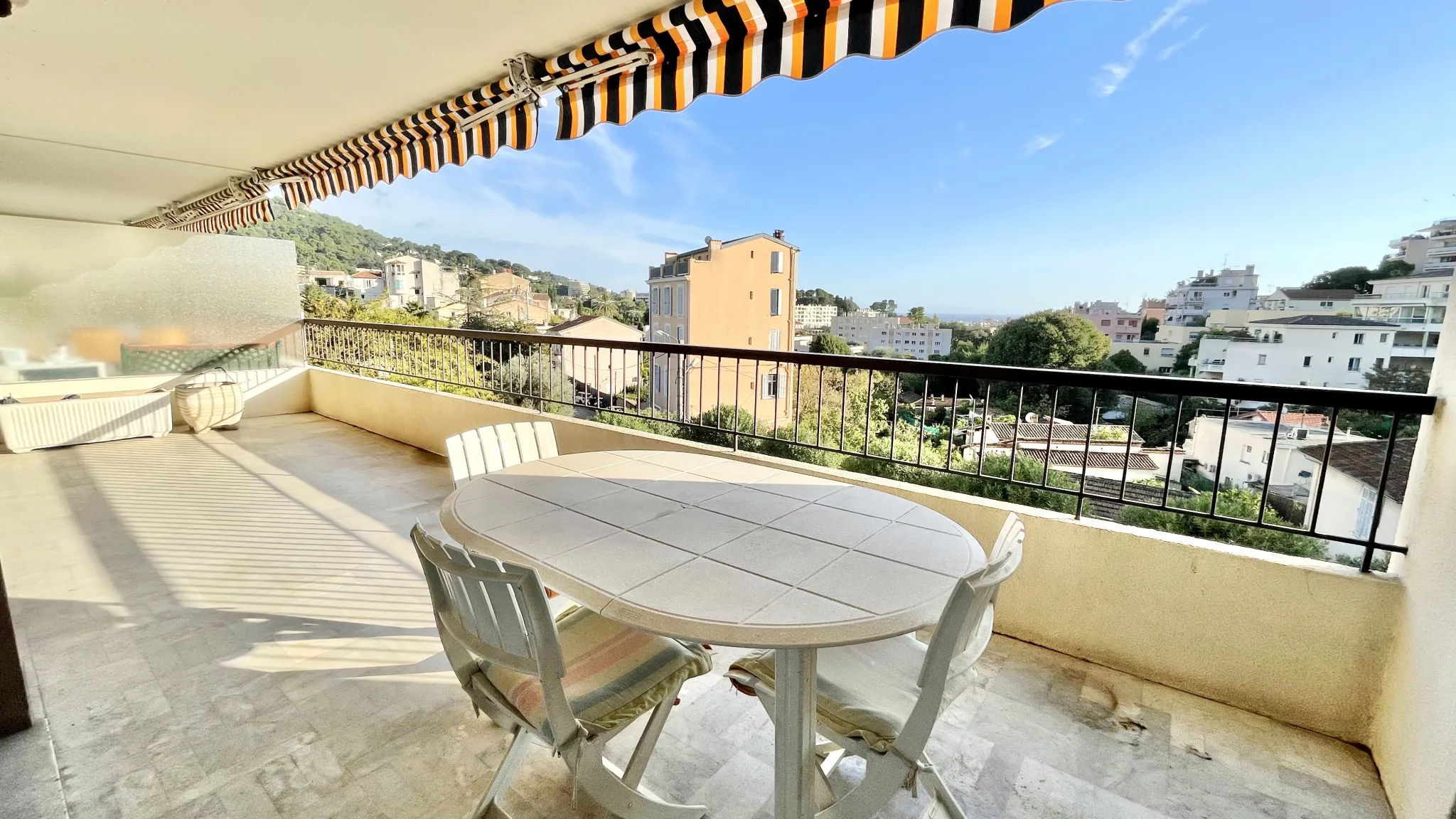 Appartement 2 pièces avec terrasse à vendre à Le Cannet - Quartier Mairie 