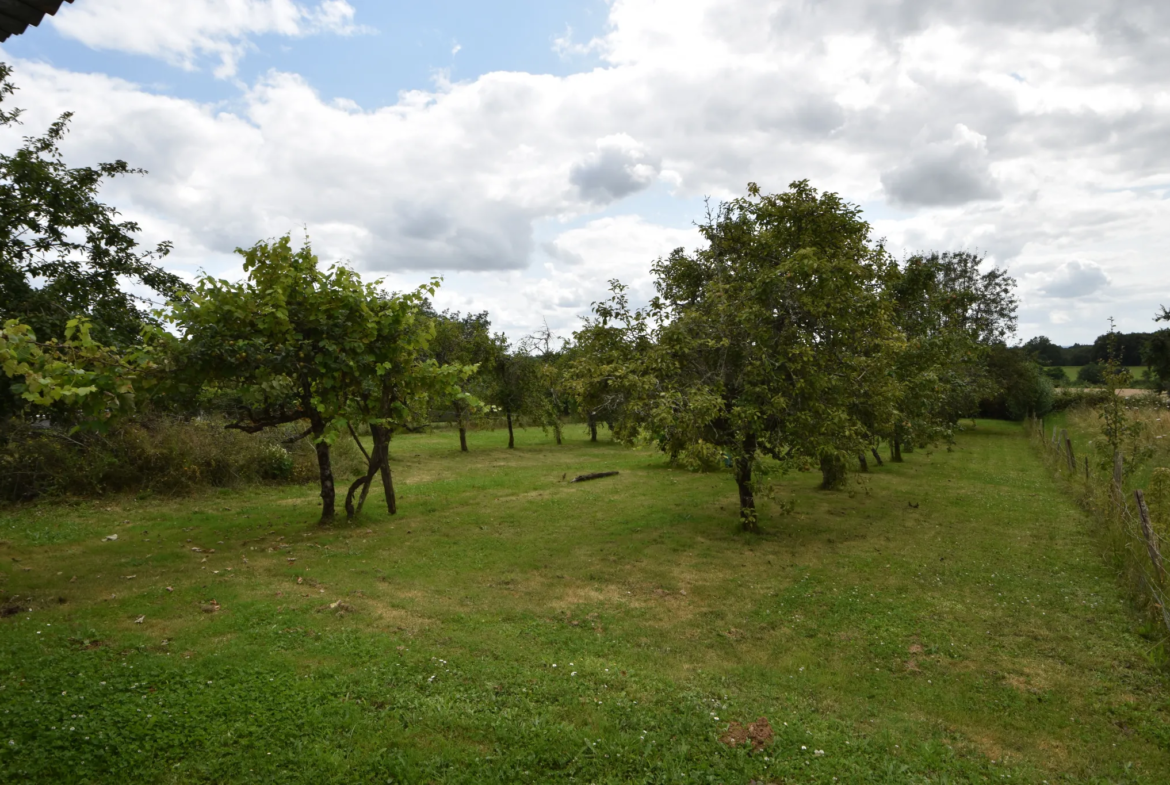 Maison de village à rénover à Orgedeuil 