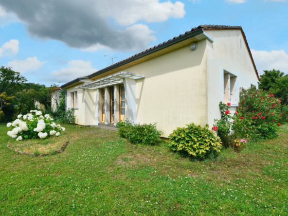 Maison de village à rénover à Orgedeuil