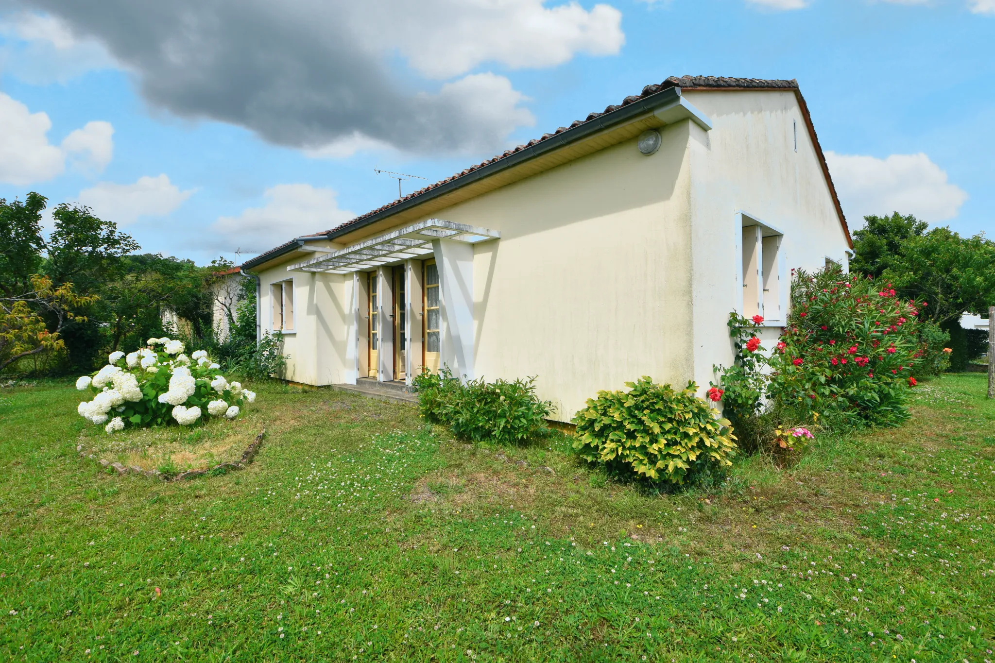 Maison de village à rénover à Orgedeuil 