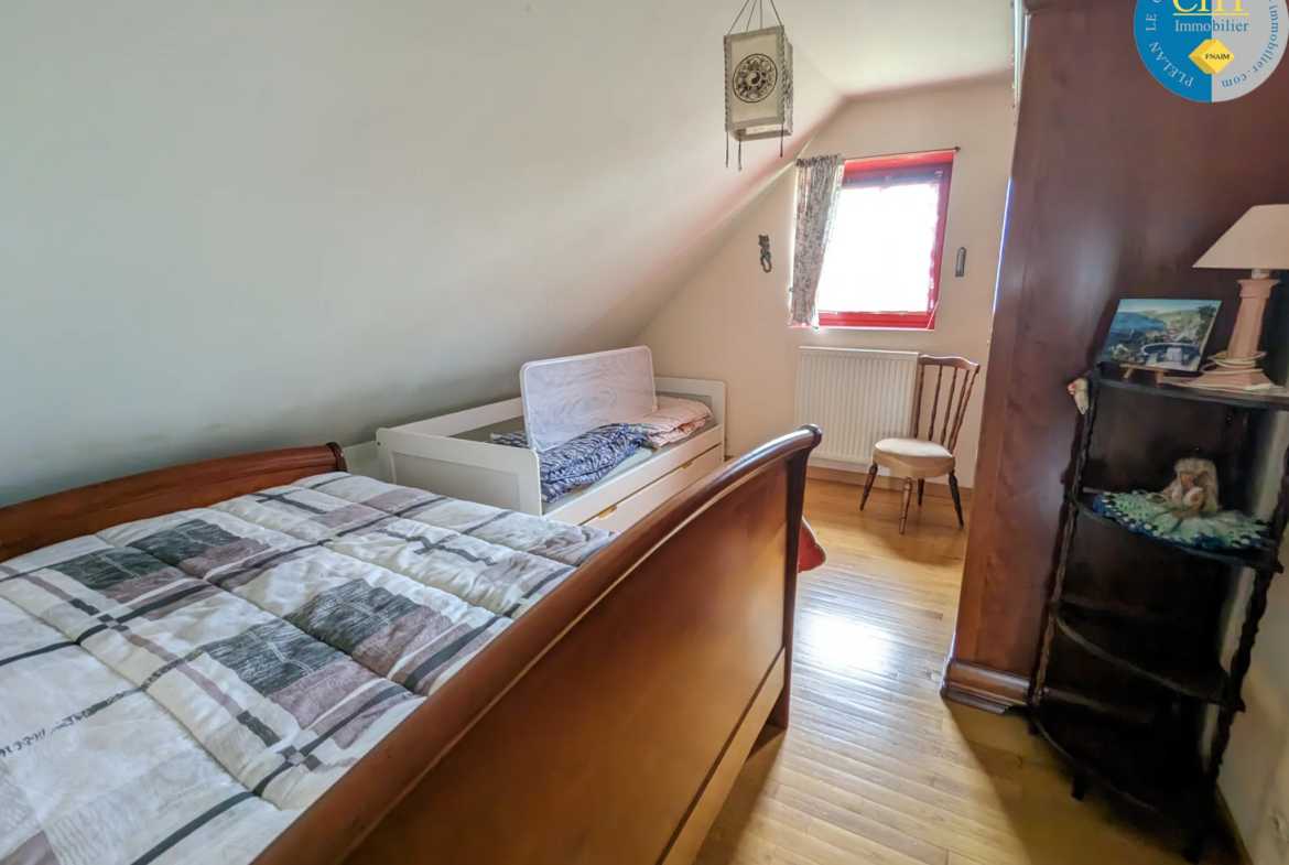 Maison à vendre à Guer, centre-ville, 111 m² pour 217 300 euros 