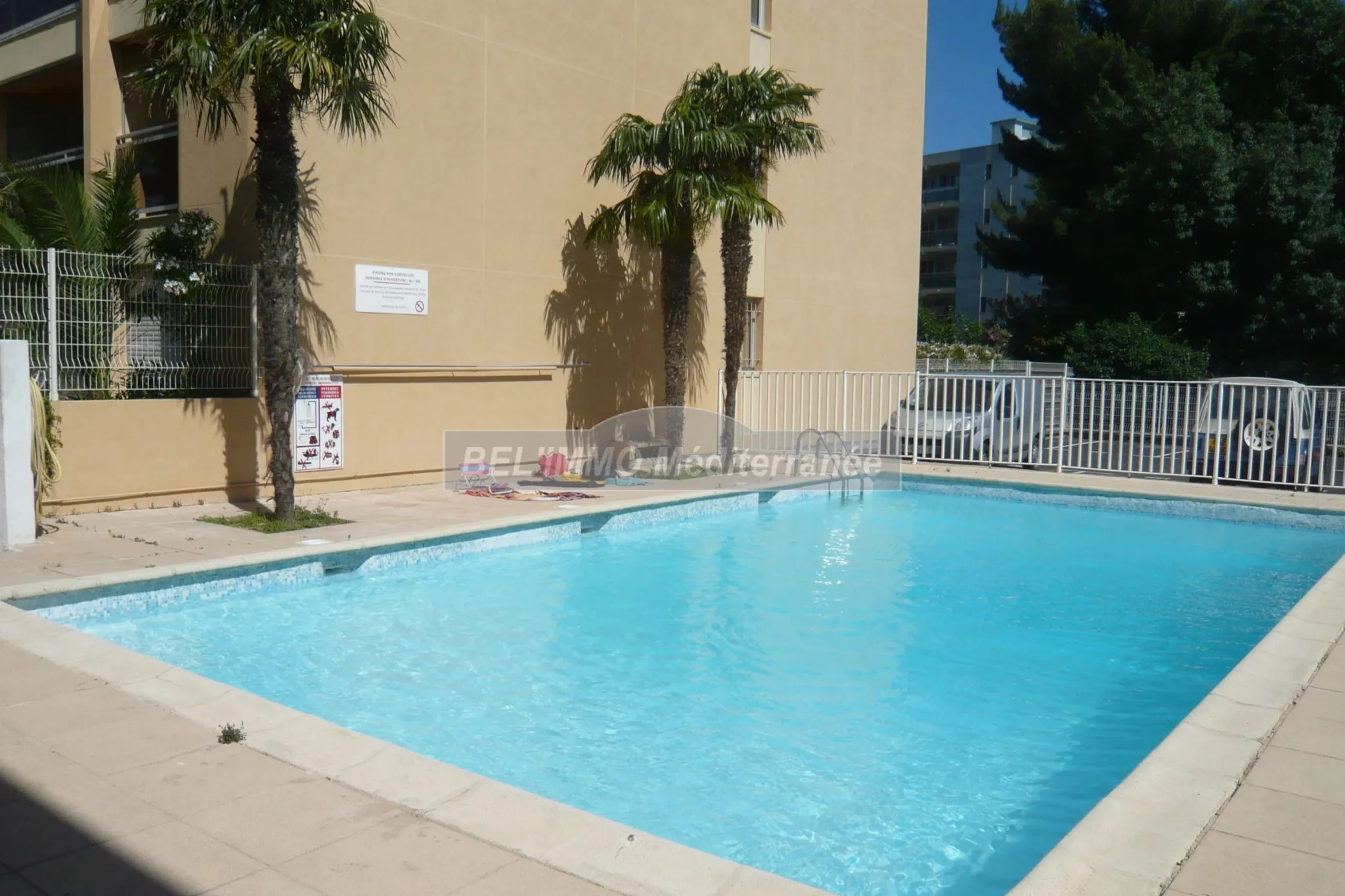 Cavalaire-sur-Mer : Appartement 2 pièces avec Terrasse, Cave et Parking 