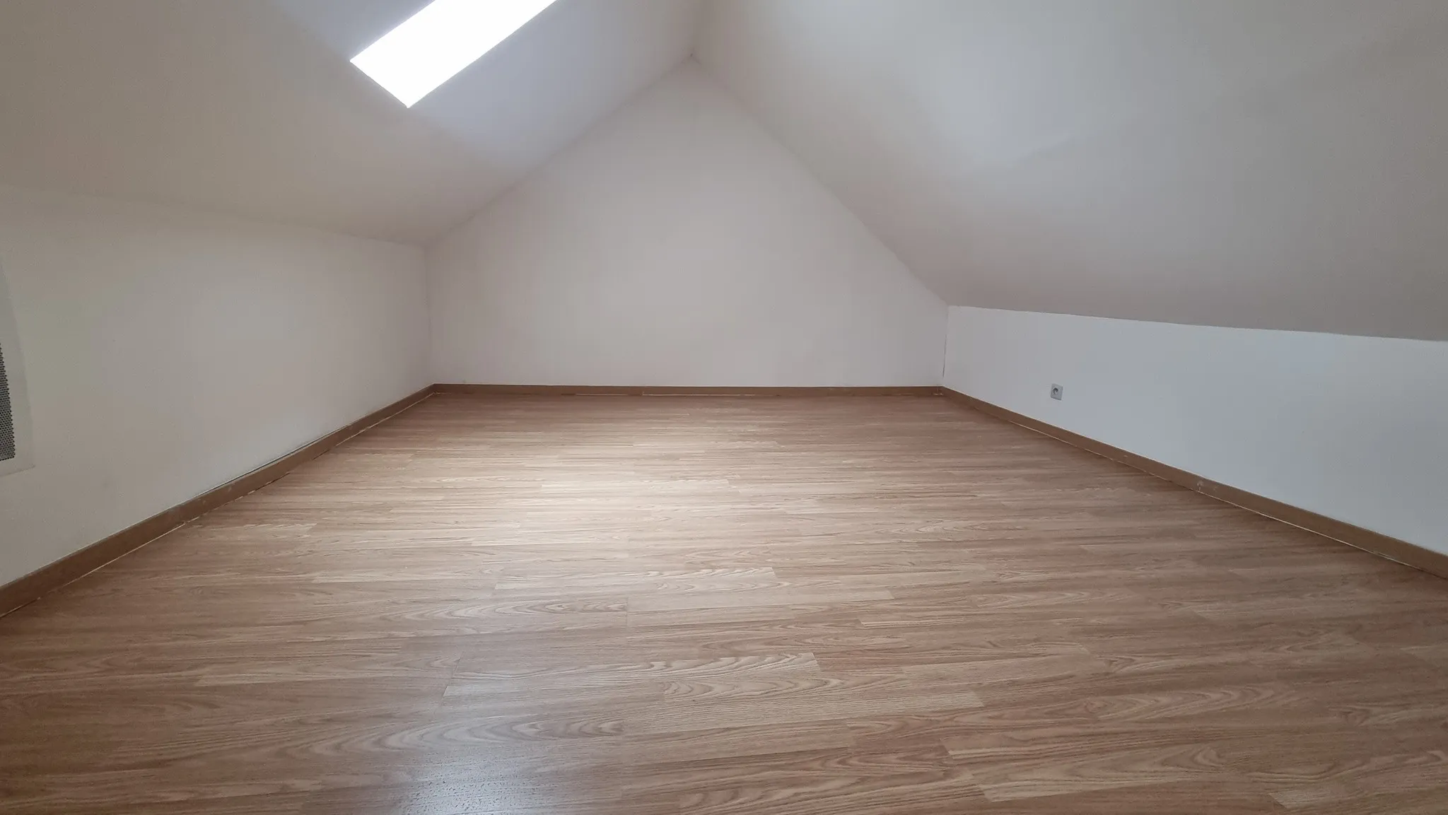 Appartement en duplex T4 à vendre à Roubaix pour 101 000 € 