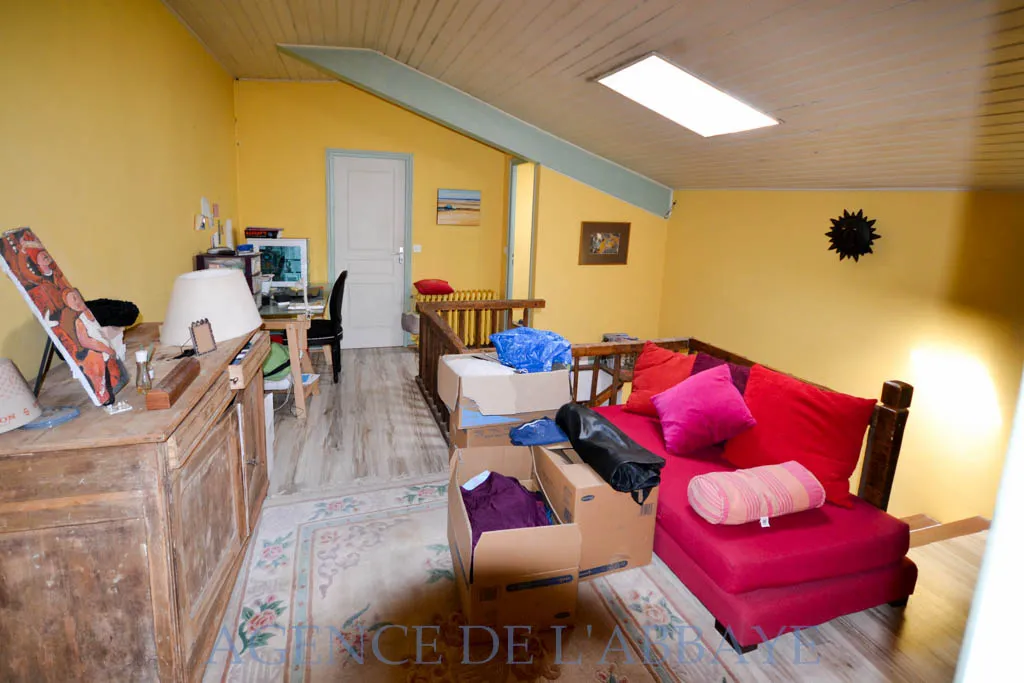 Maison charentaise à rénover à St André de Lidon, 3 chambres, 2431 m² de terrain 