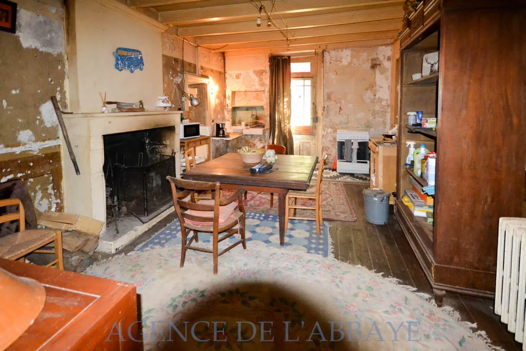 Maison charentaise à rénover à St André de Lidon, 3 chambres, 2431 m² de terrain 