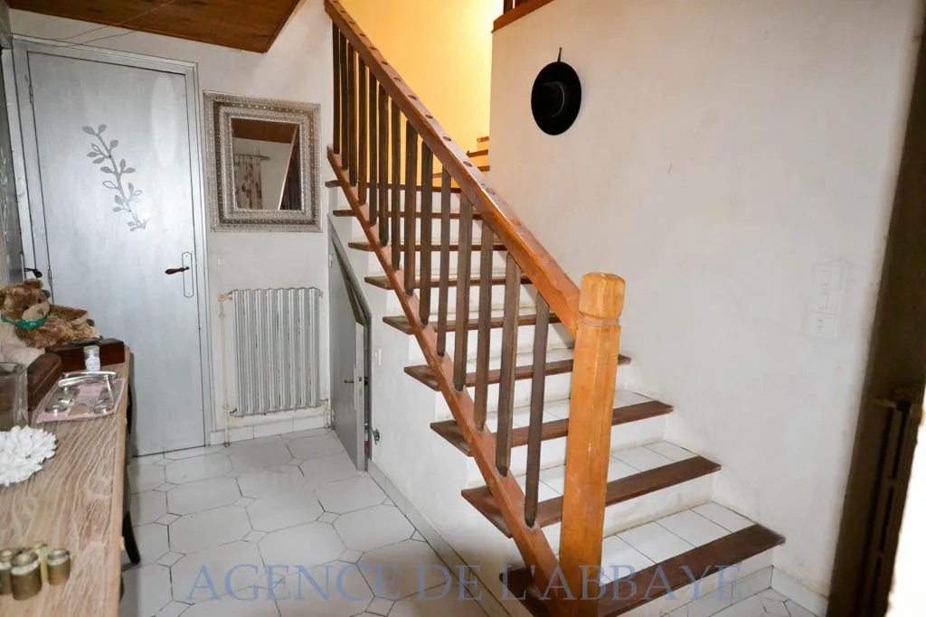 Maison charentaise à rénover à St André de Lidon, 3 chambres, 2431 m² de terrain 