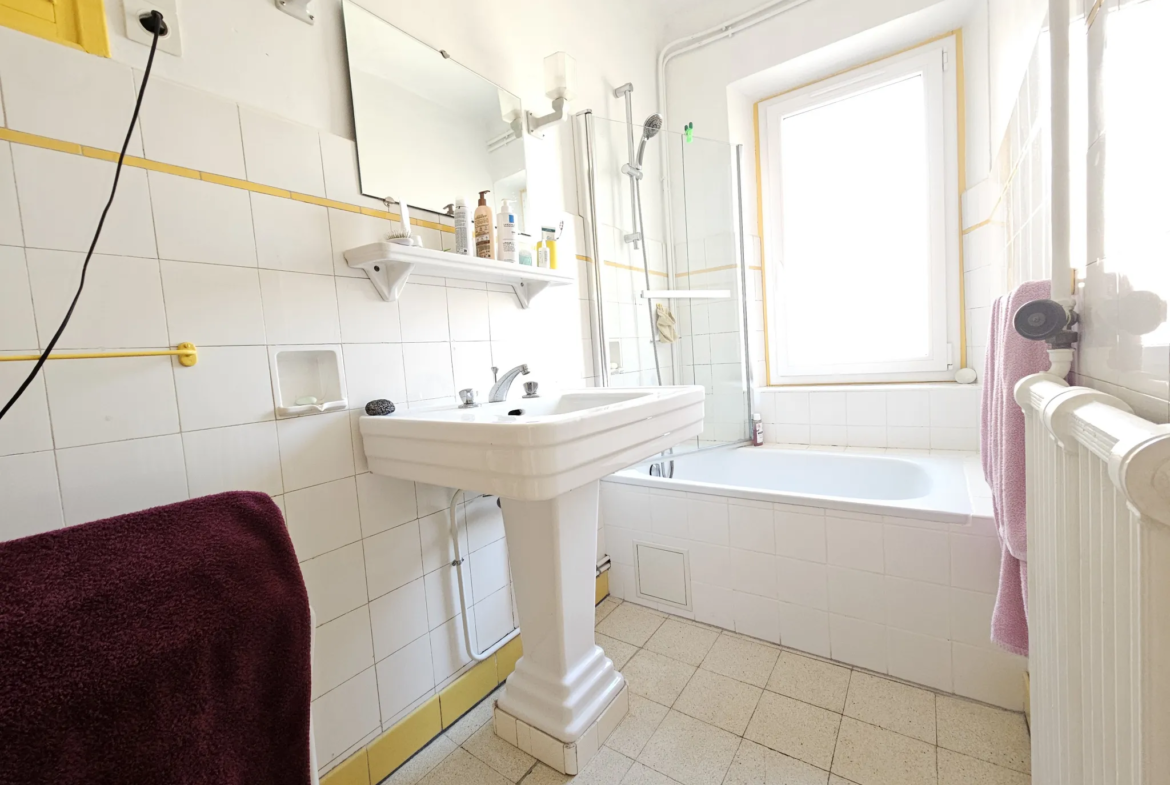 À vendre : Appartement T2 de 45 m² à Villeneuve-Loubet, à rénover 