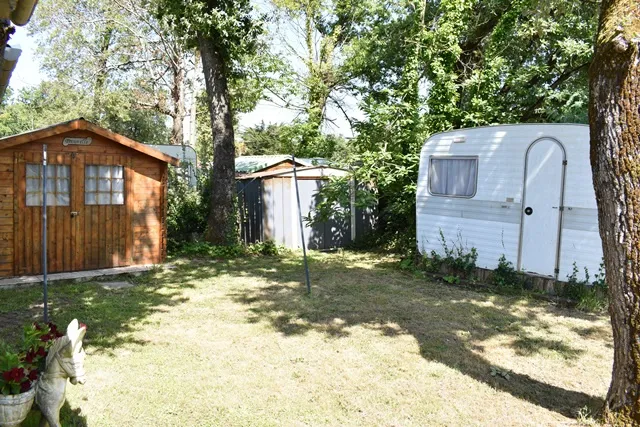 Terrain de loisirs avec mobil-home à St Pierre d'Oléron 