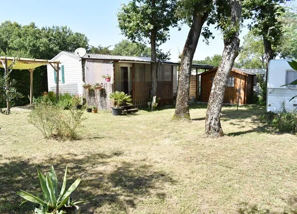 Terrain de loisirs avec mobil-home à St Pierre d'Oléron