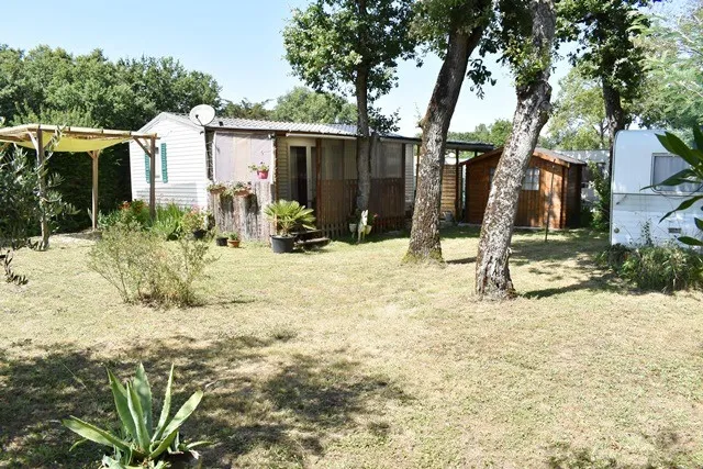 Terrain de loisirs avec mobil-home à St Pierre d'Oléron 