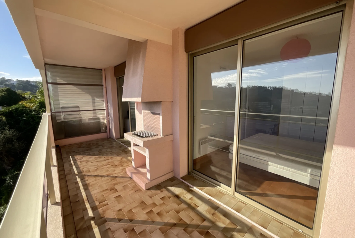 À vendre : Appartement T2 dernier étage avec vue mer à Villeneuve Loubet 