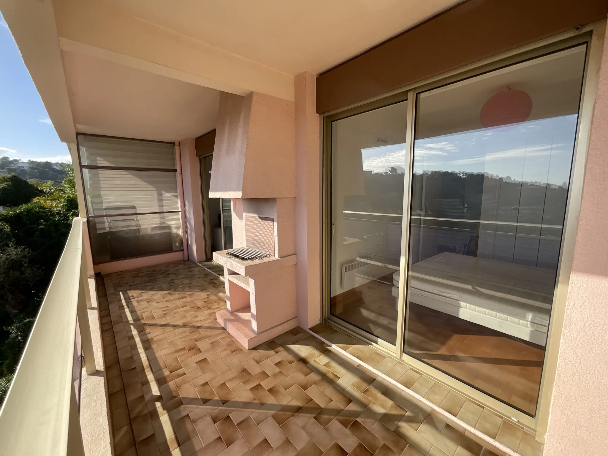 À vendre : Appartement T2 dernier étage avec vue mer à Villeneuve Loubet 