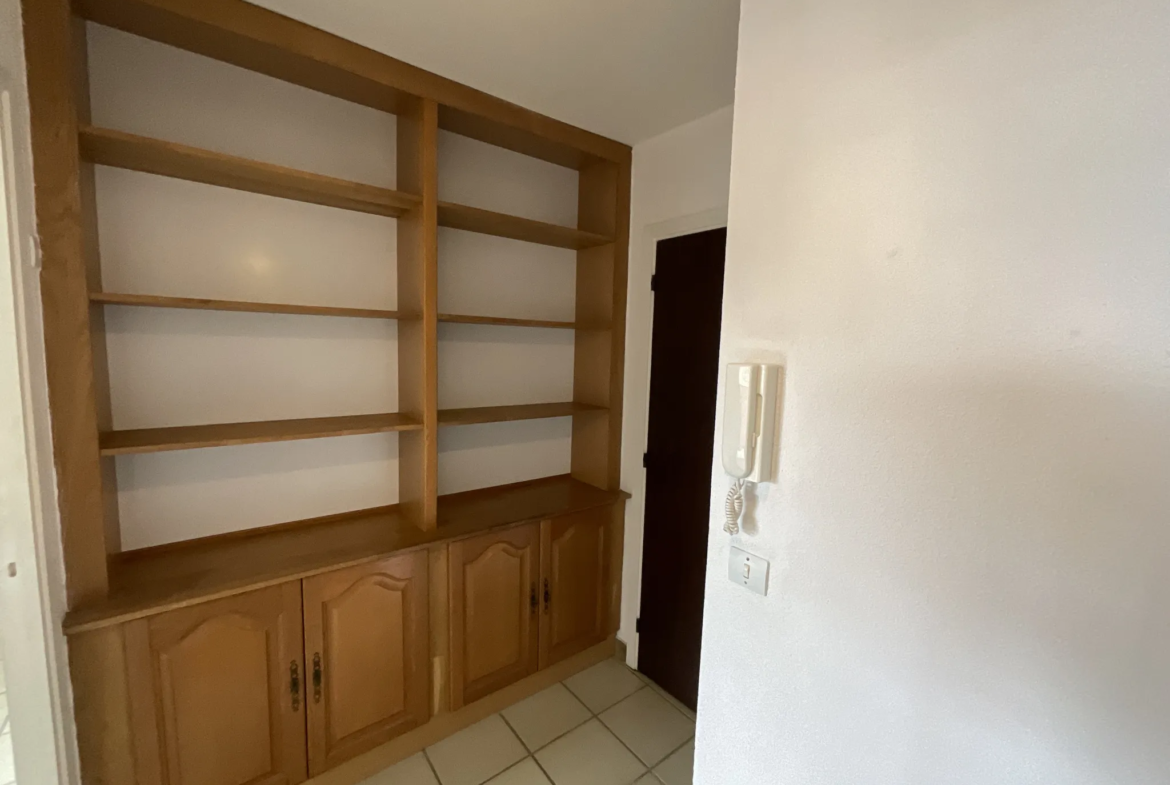 À vendre : Appartement T2 dernier étage avec vue mer à Villeneuve Loubet 