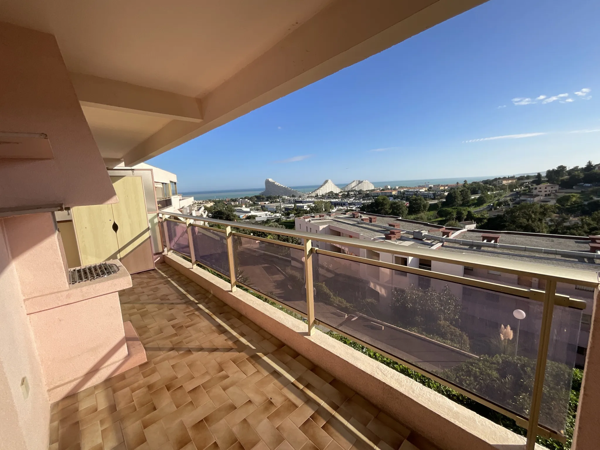 À vendre : Appartement T2 dernier étage avec vue mer à Villeneuve Loubet 