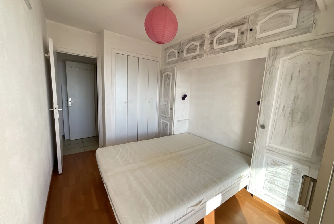 À vendre : Appartement T2 dernier étage avec vue mer à Villeneuve Loubet 