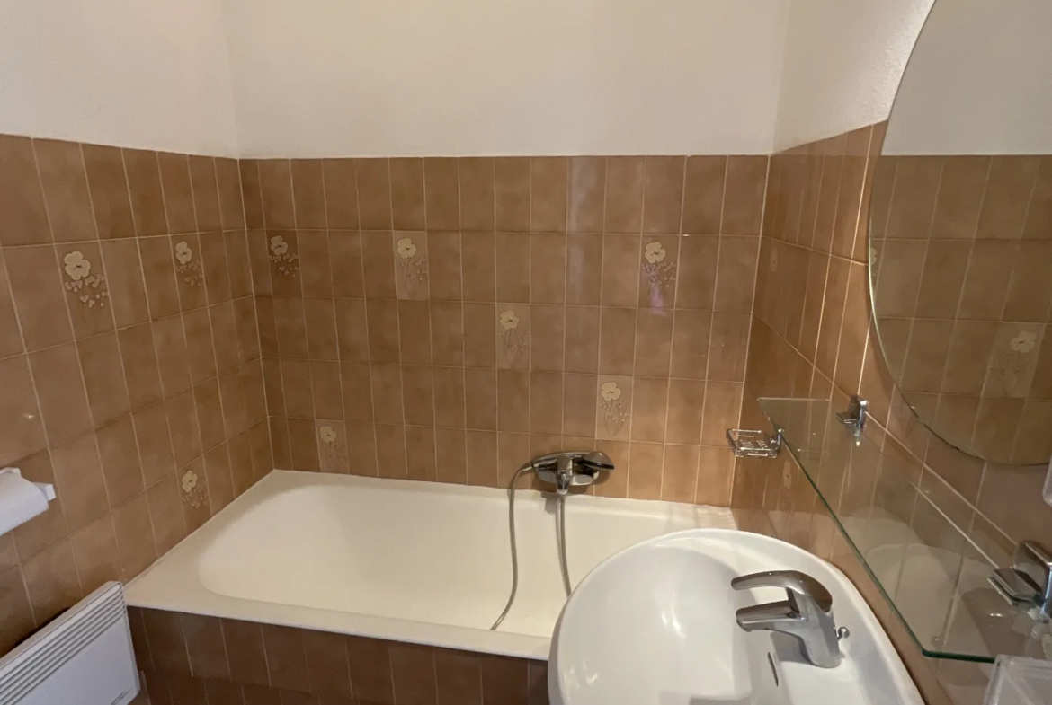 À vendre : Appartement T2 dernier étage avec vue mer à Villeneuve Loubet 