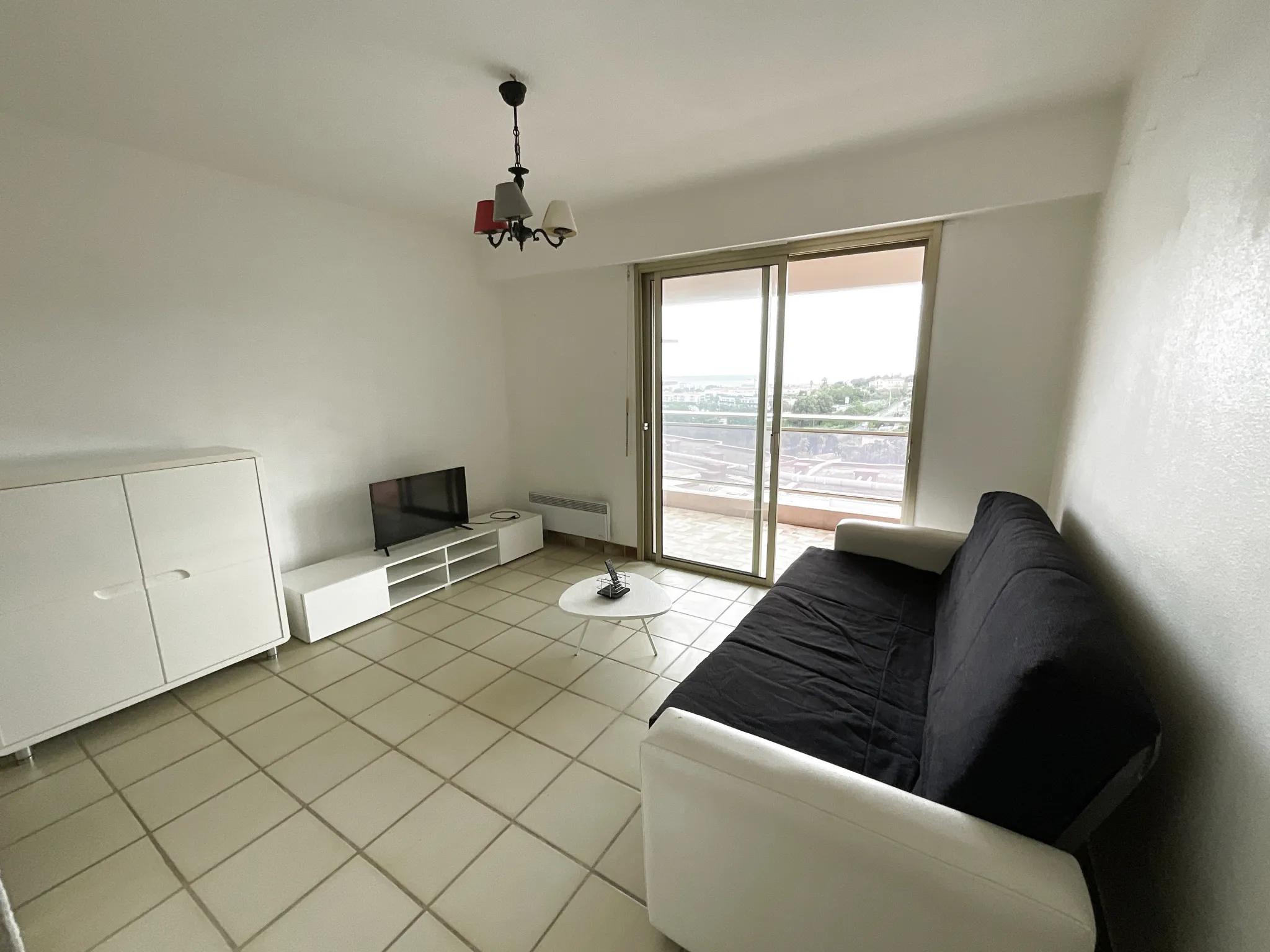 À vendre : Appartement T2 dernier étage avec vue mer à Villeneuve Loubet 