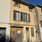 Maison de village avec garage et jardin à rénover à Malaucène