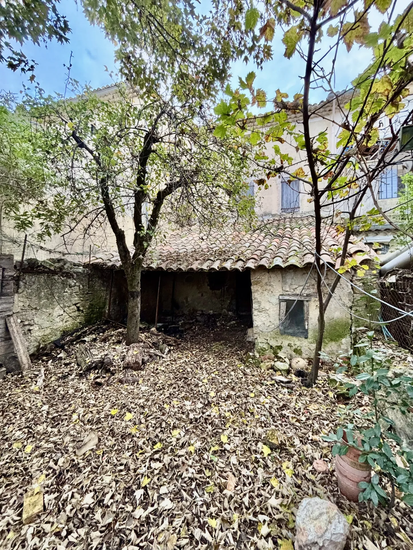 Maison de village avec garage et jardin à rénover à Malaucène 