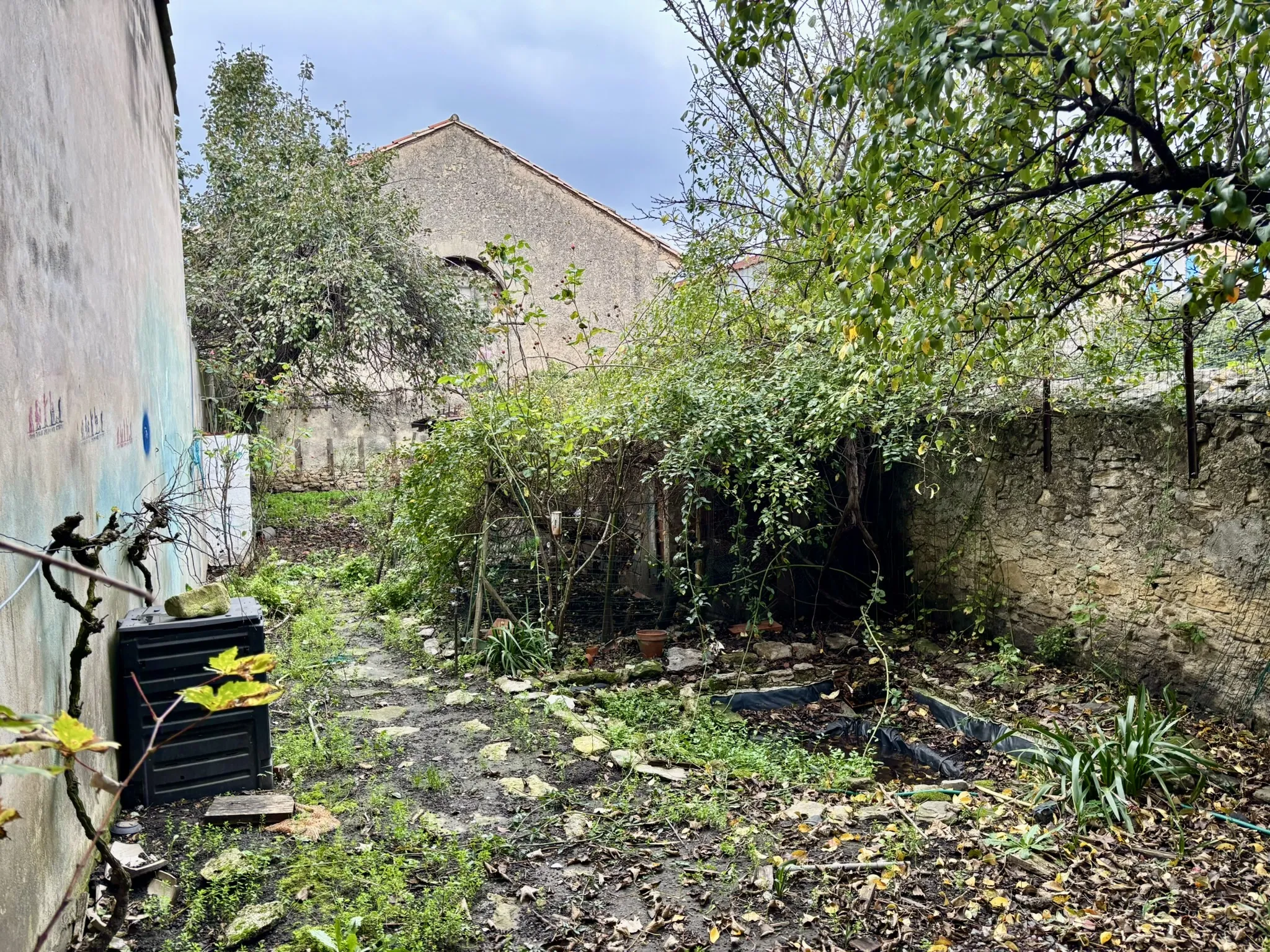 Maison de village avec garage et jardin à rénover à Malaucène 