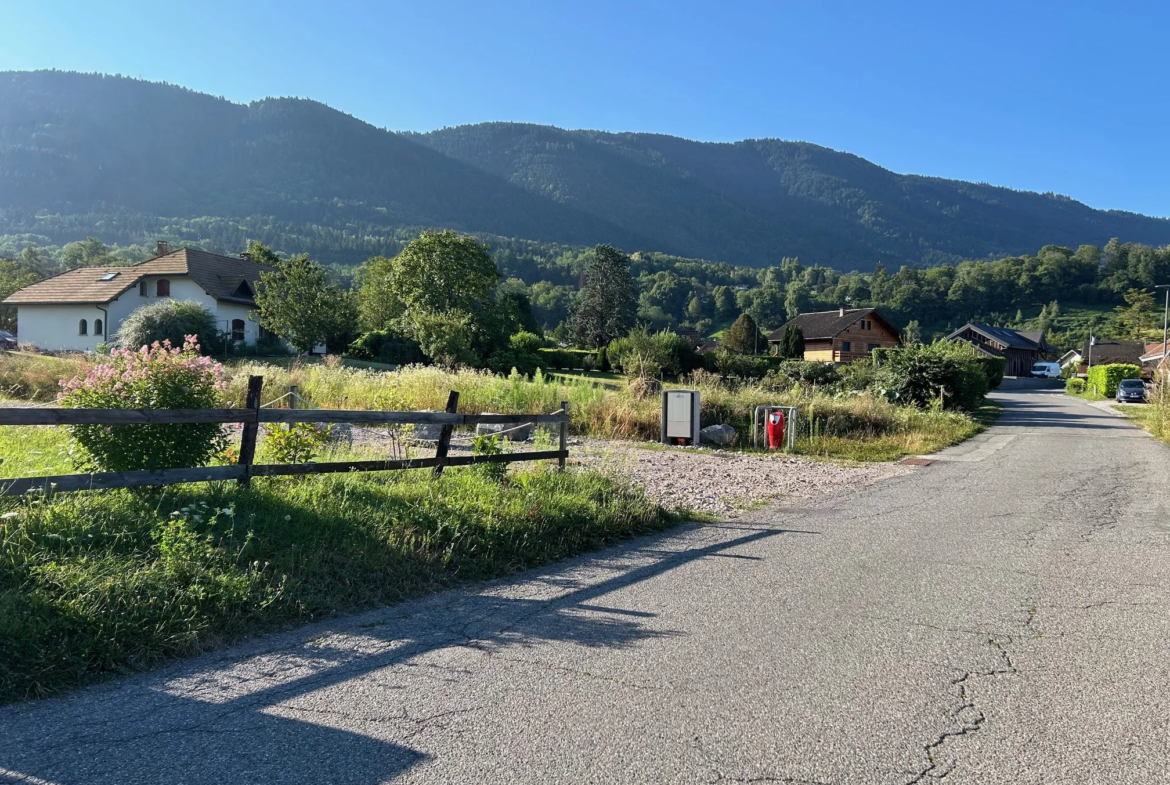 Terrain constructible au Lyaud (74200) à vendre 