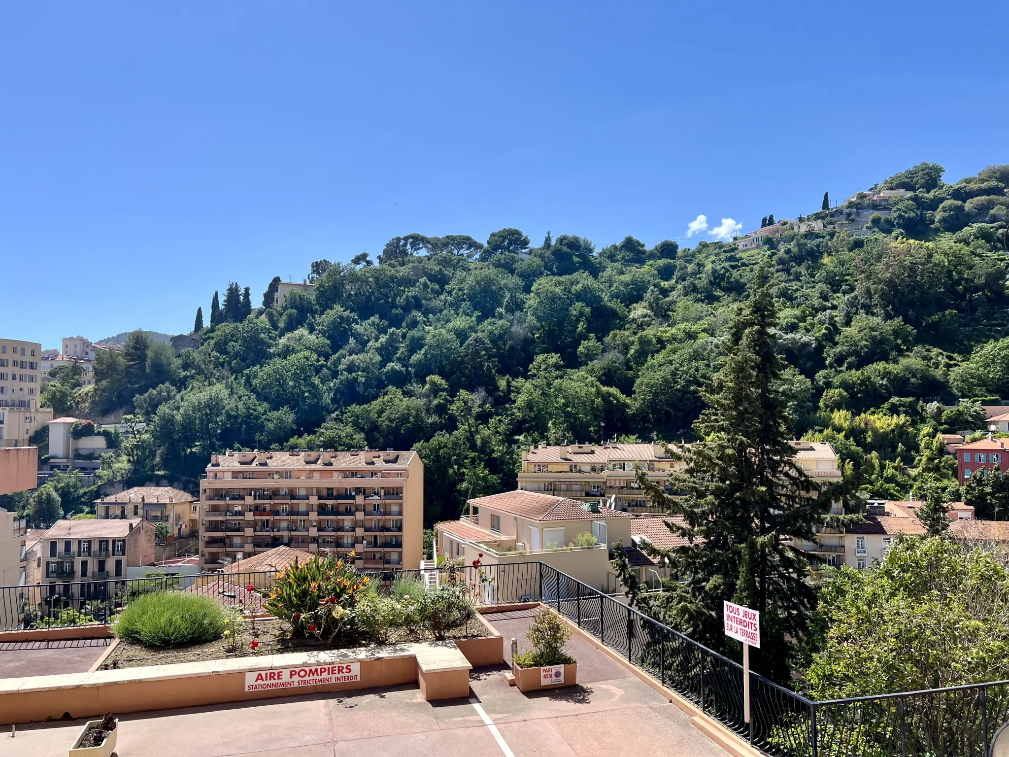 Studio avec Terrasse et Parking à Menton Gare Routière 