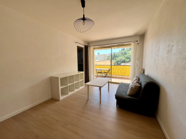 Studio avec Terrasse et Parking à Menton Gare Routière