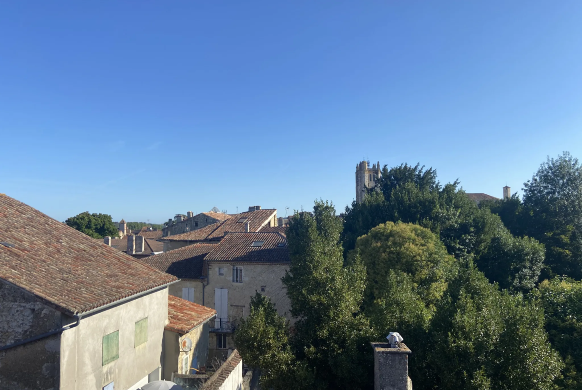 Maison bourgeoise de 248 m² avec cour à Condom 