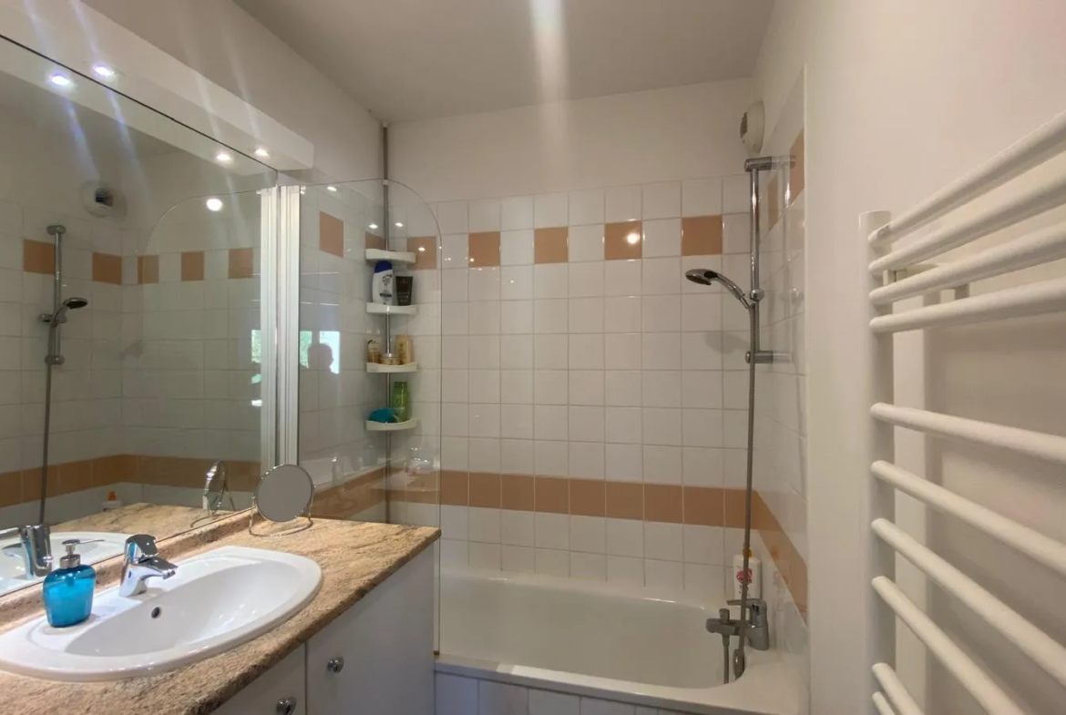 À vendre : Appartement 50 m² à Villeneuve-lès-Avignon 