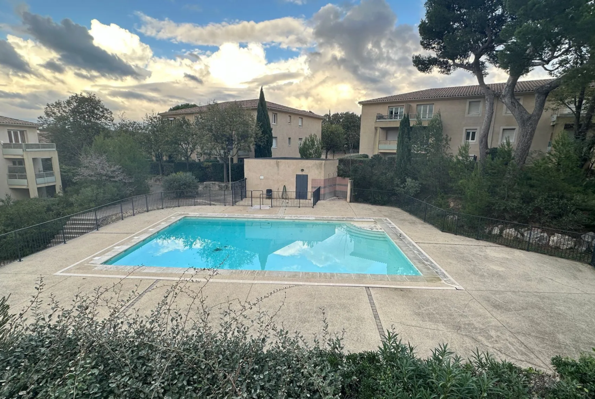 À vendre : Appartement 50 m² à Villeneuve-lès-Avignon 