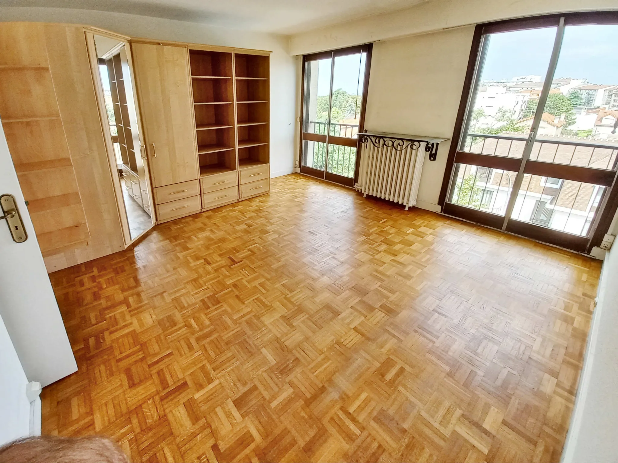 Grand appartement 4 pièces à vendre à Créteil avec balcon plein sud 