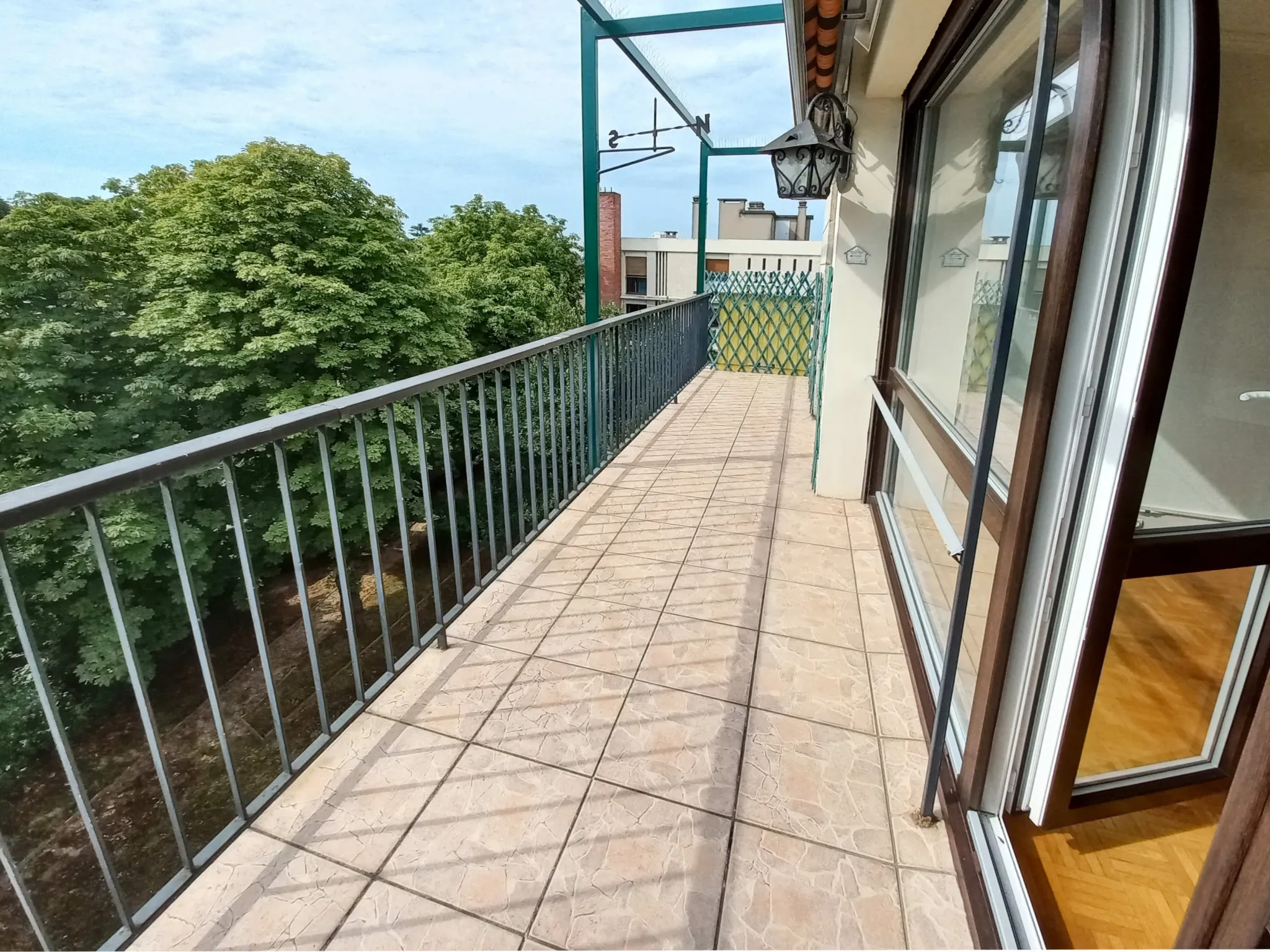 Grand appartement 4 pièces à vendre à Créteil avec balcon plein sud 