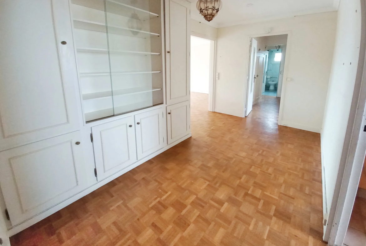 Grand appartement 4 pièces à vendre à Créteil avec balcon plein sud 