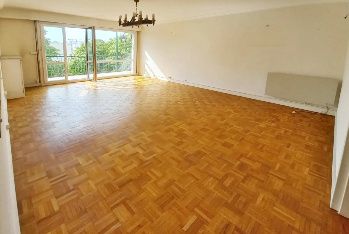 Grand appartement 4 pièces à vendre à Créteil avec balcon plein sud 