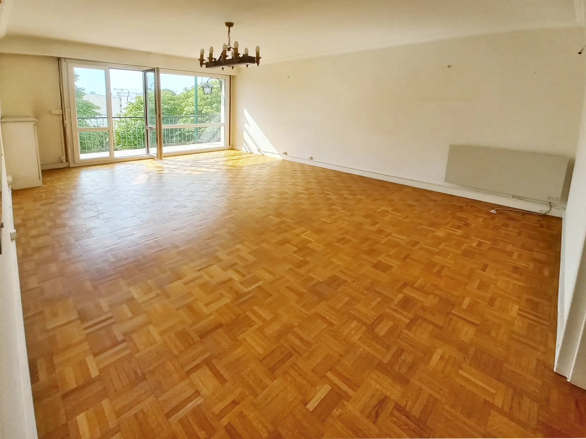 Grand appartement 4 pièces à vendre à Créteil avec balcon plein sud 