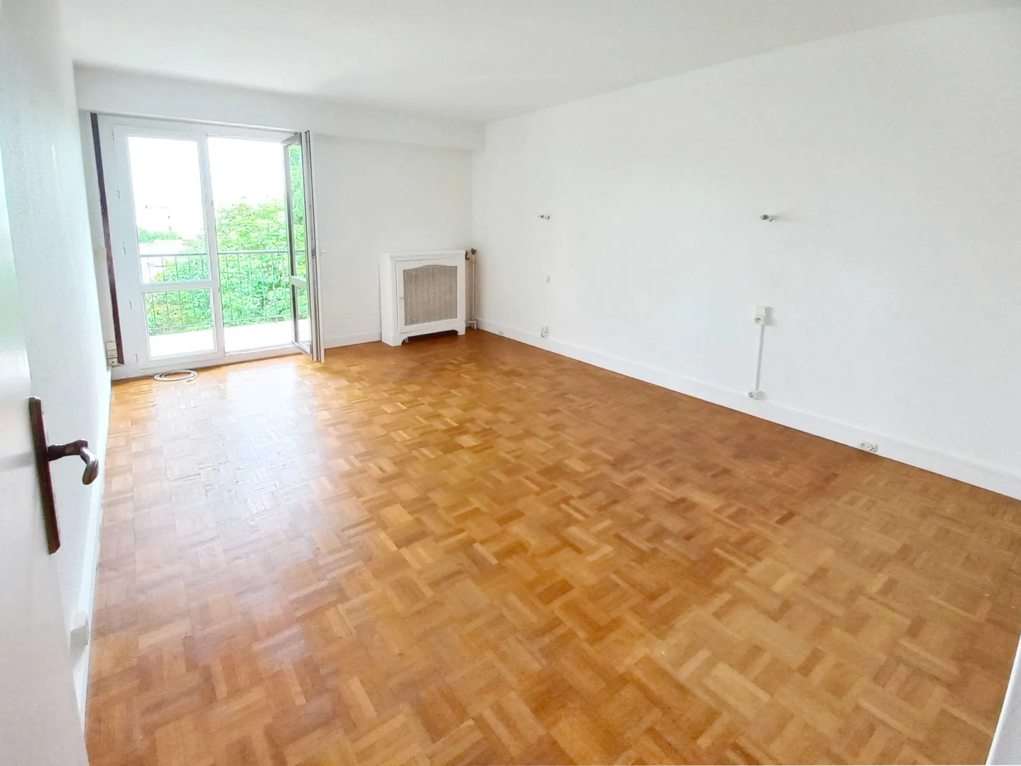 Grand appartement 4 pièces à vendre à Créteil avec balcon plein sud 