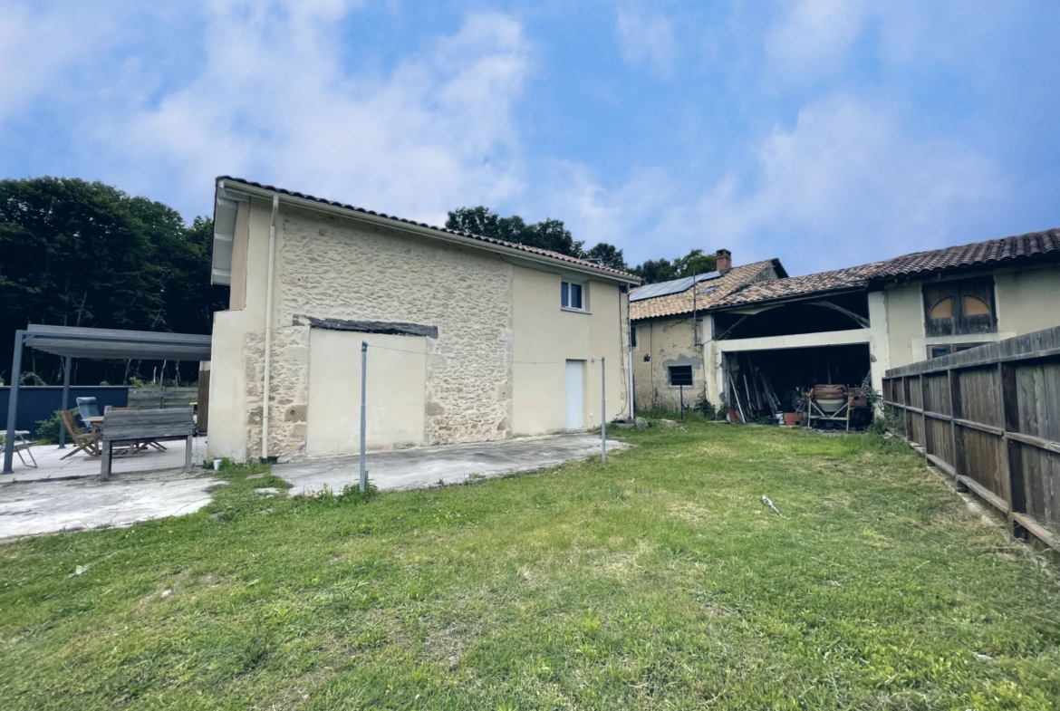 Maison en pierre rénovée avec jardin à Illats 