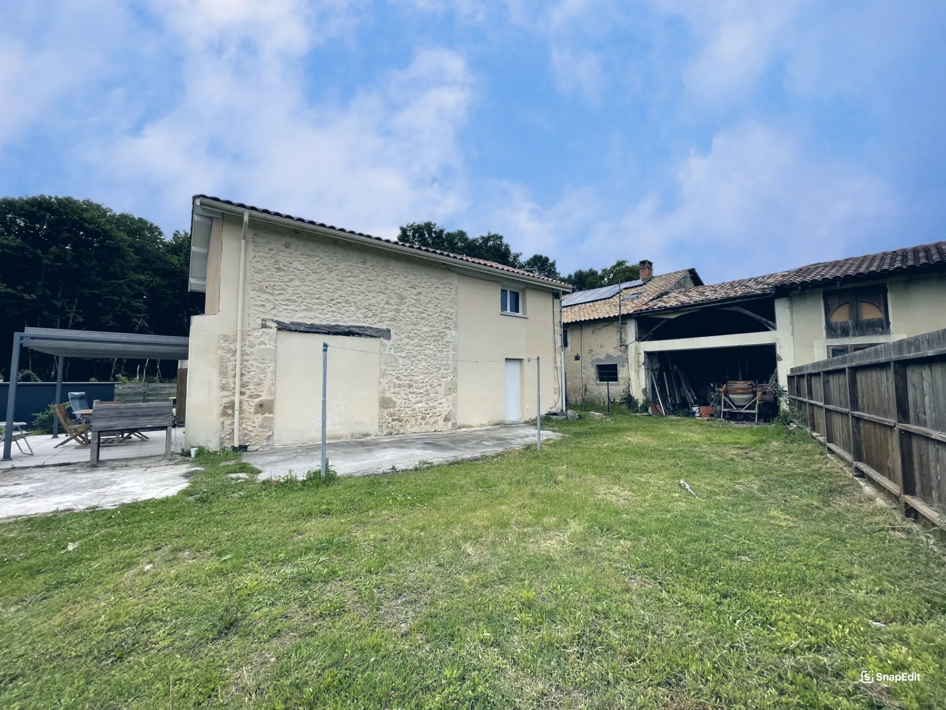 Maison en pierre rénovée avec jardin à Illats 