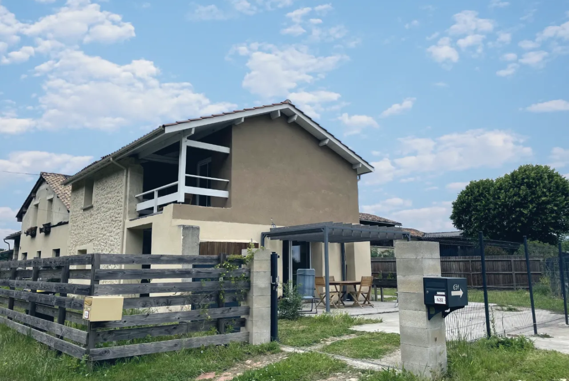 Maison en pierre rénovée avec jardin à Illats 