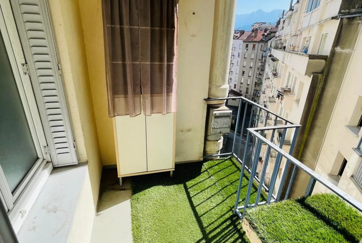 Spacieux T4 88 m² à Grenoble, plein sud avec balcon 