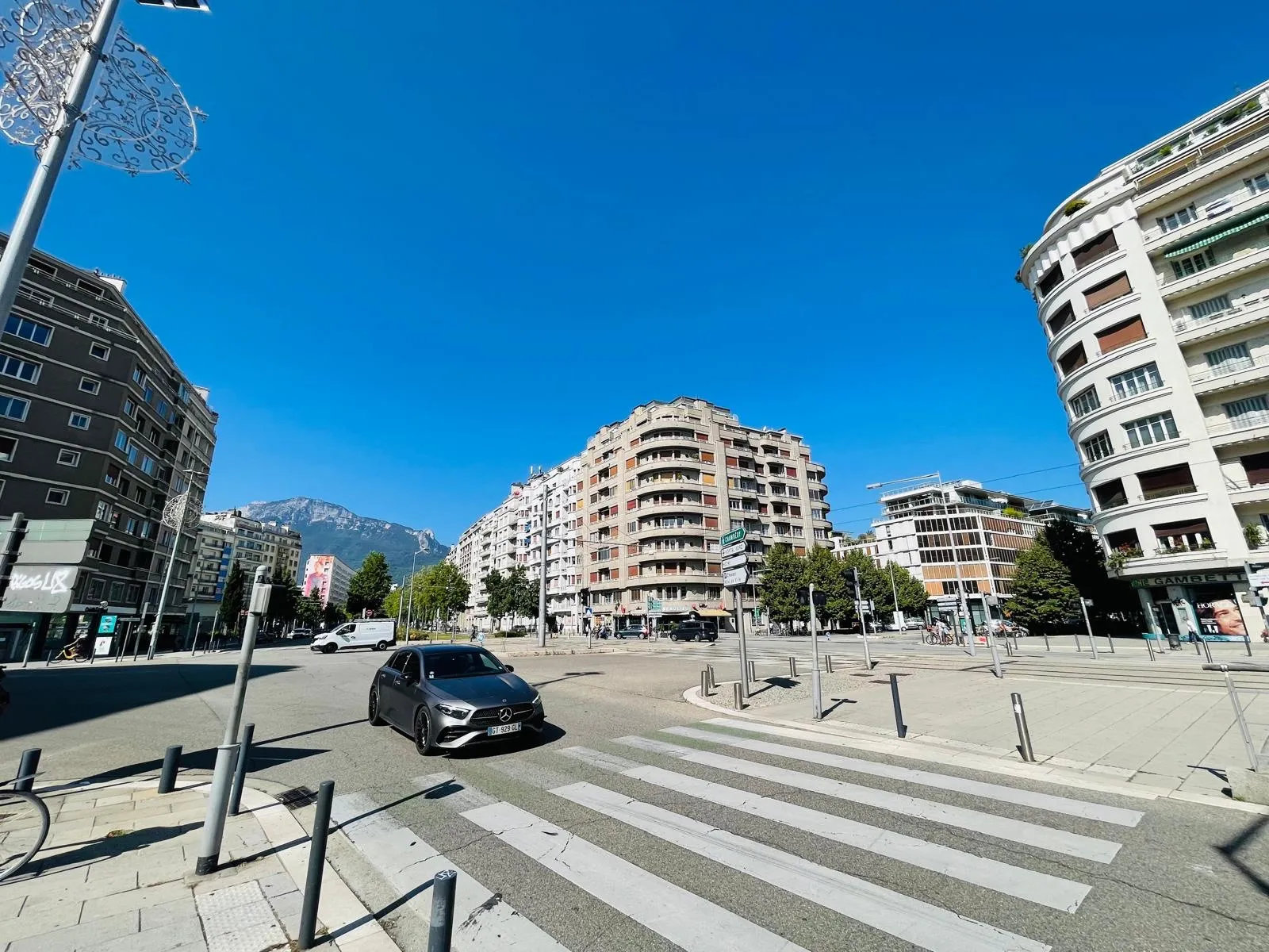 Spacieux T4 88 m² à Grenoble, plein sud avec balcon 