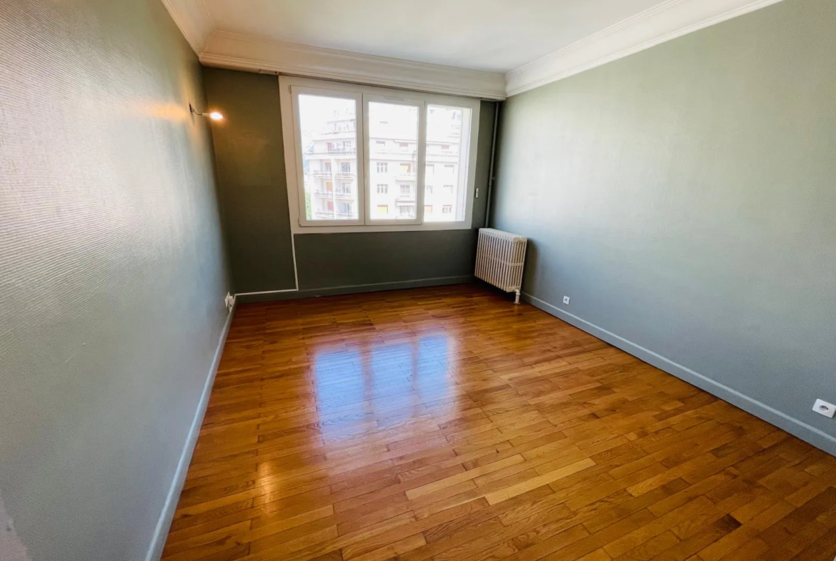 Spacieux T4 88 m² à Grenoble, plein sud avec balcon 