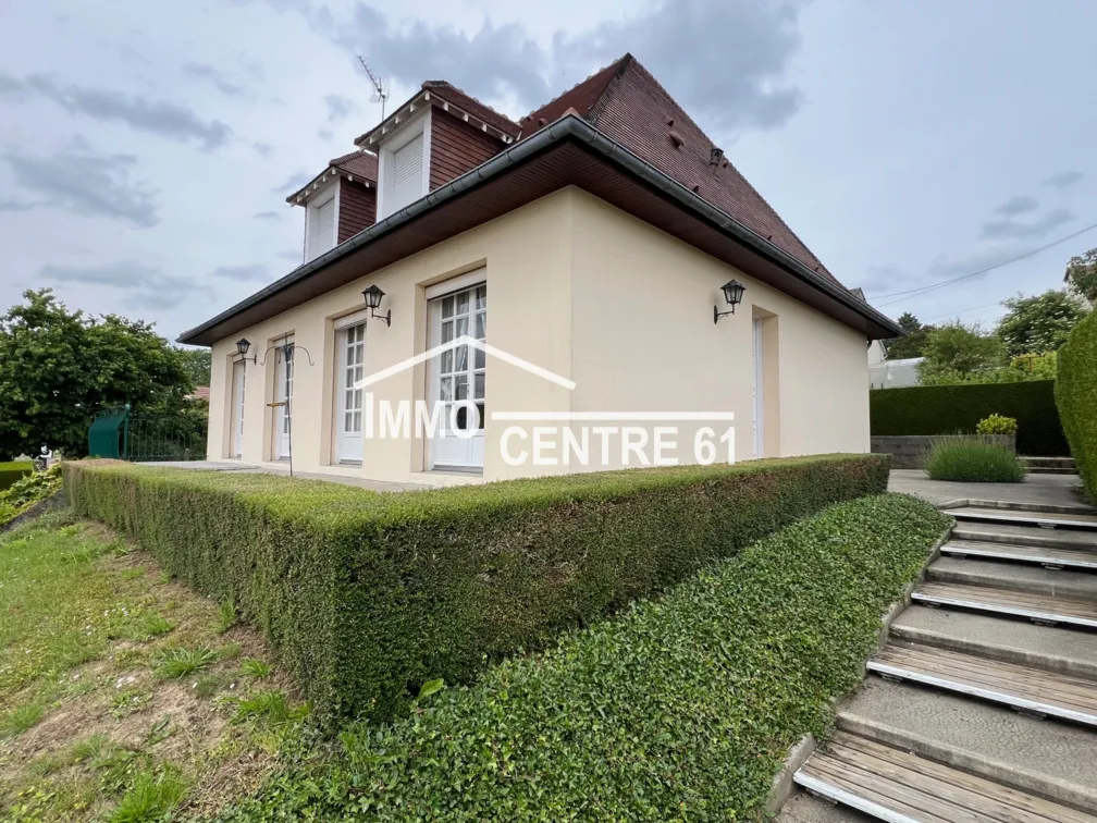 Pavillon traditionnel avec sous-sol à La Ferté Macé 