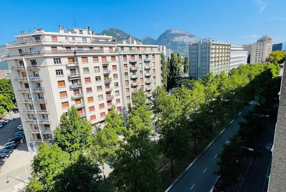 Spacieux T4 88 m² à Grenoble, plein sud avec balcon 