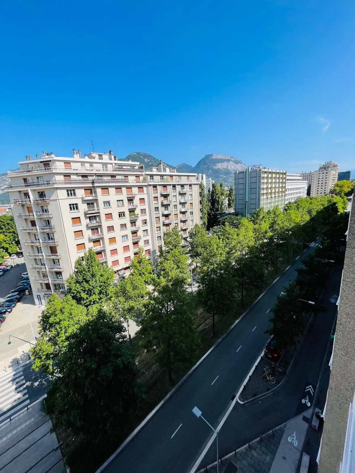 Spacieux T4 88 m² à Grenoble, plein sud avec balcon 