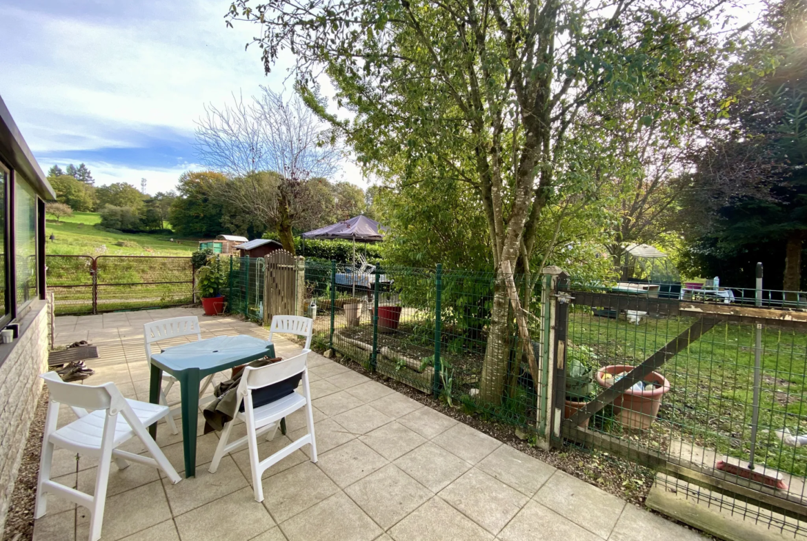 Maison de Campagne à St Meard sur 1,2 Hectare avec Garage 