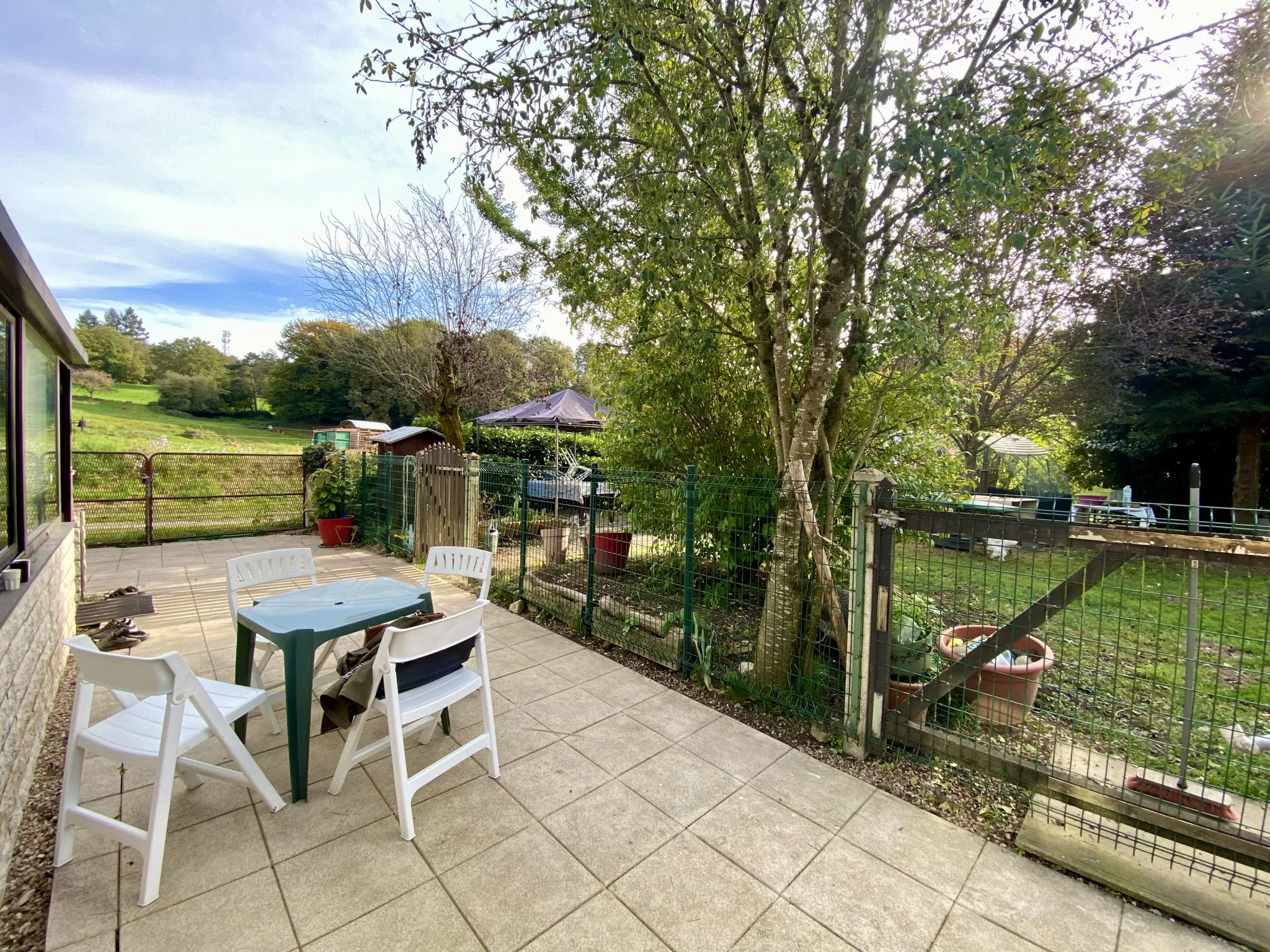 Maison de Campagne à St Meard sur 1,2 Hectare avec Garage 