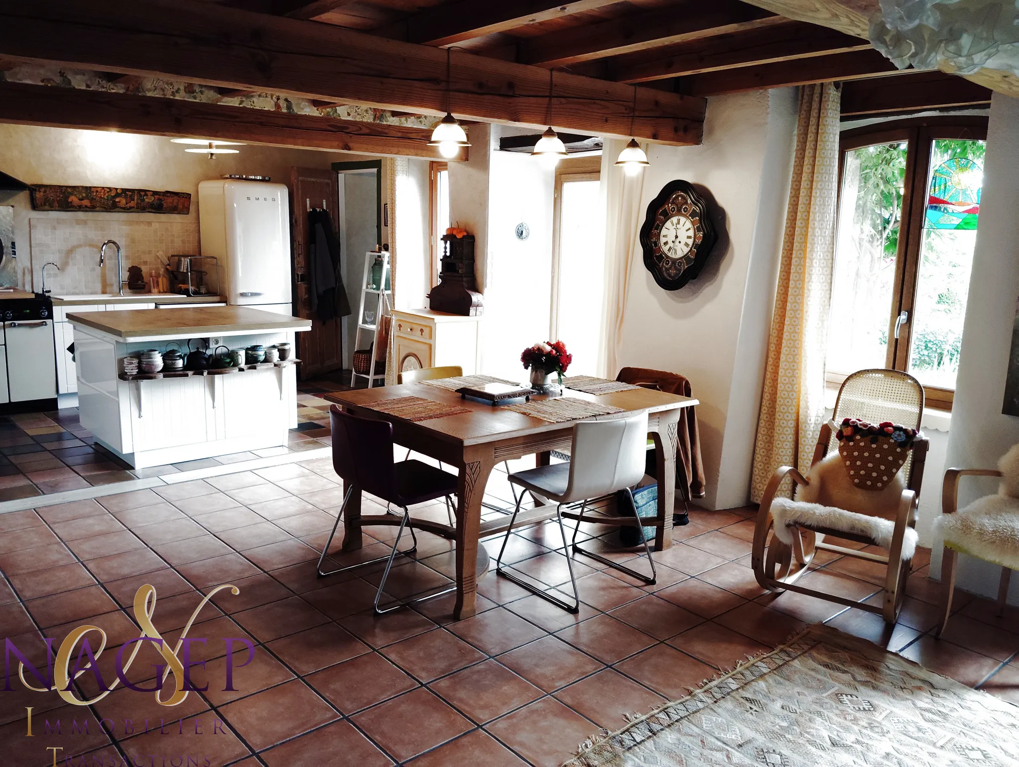 Maison de maître à vendre avec jardin paysagé à Chatel Montagne 