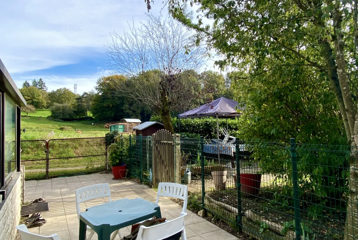 Maison de Campagne à St Meard sur 1,2 Hectare avec Garage 